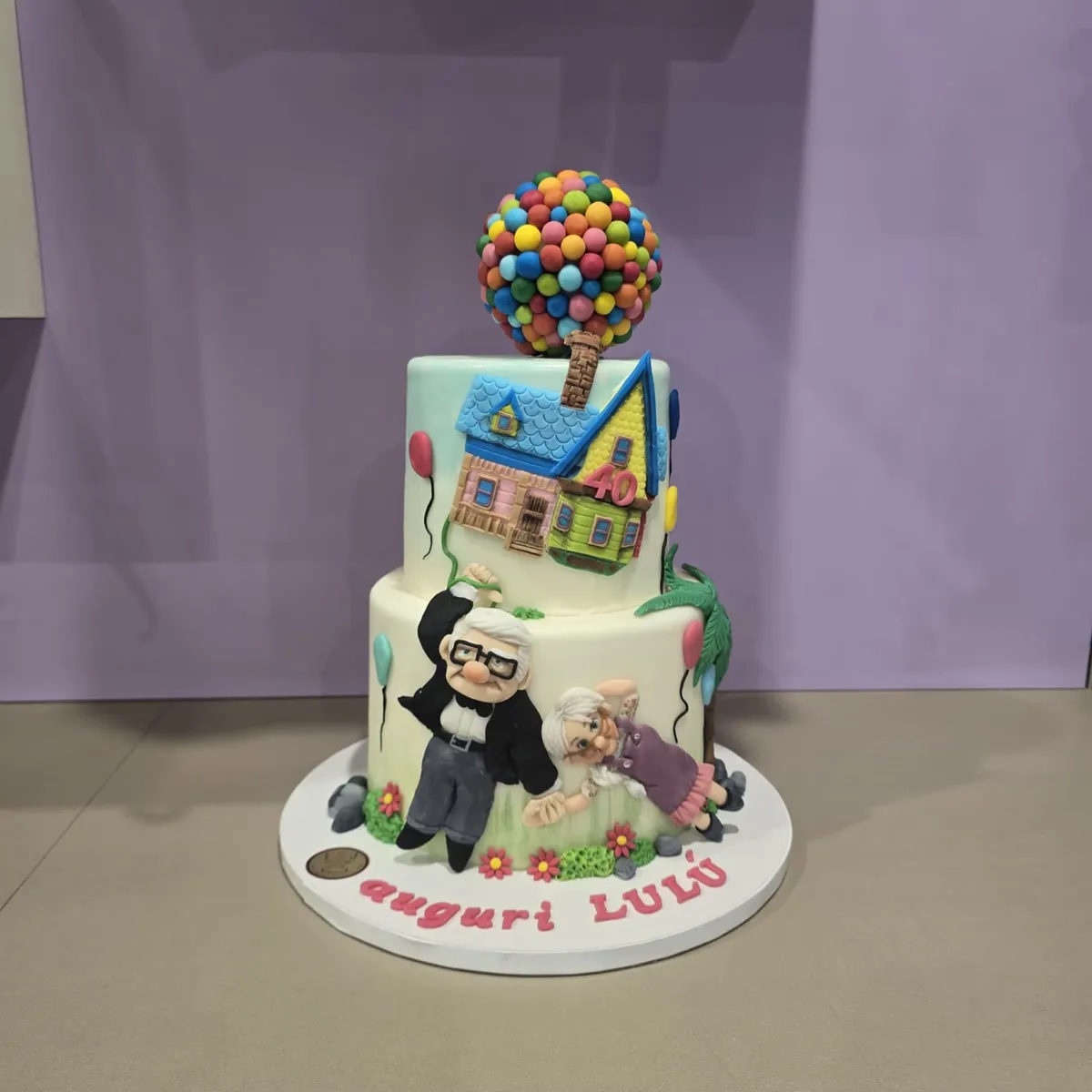 Torta a tema Up per i 40 anni con casa e palloncini