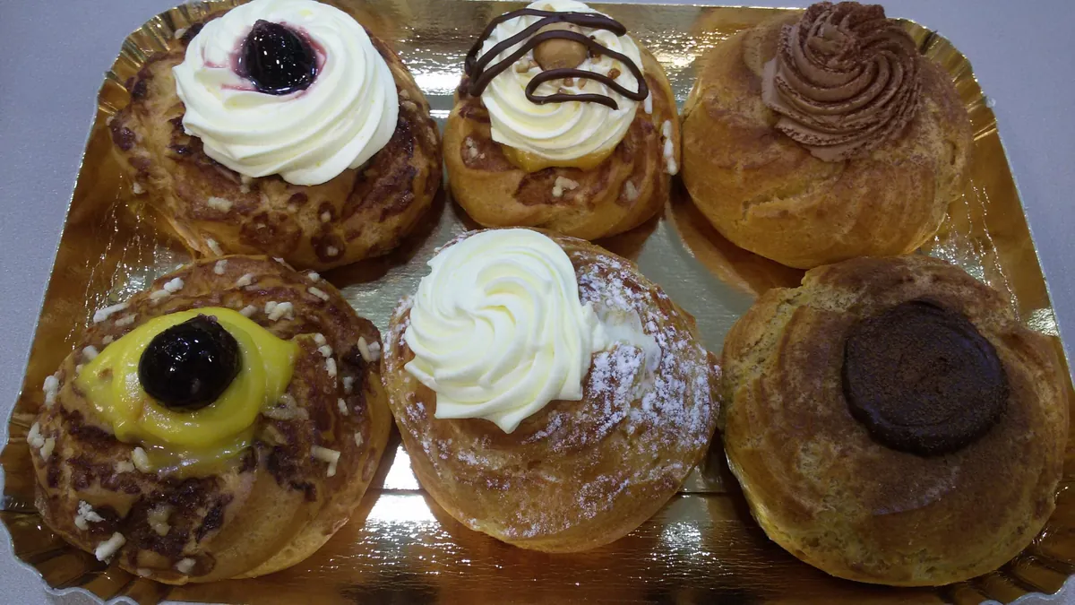 Vassoio di zeppole di San Giuseppe assortite